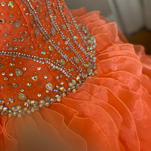 Ladies pageant gown/prom dress - Picture 6 of 12